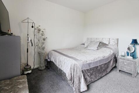 pbox-bedroom-326534.JPG