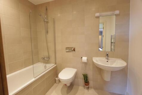 Main Bathroom.JPG