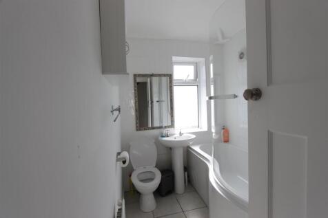 Bathroom pt2.JPG