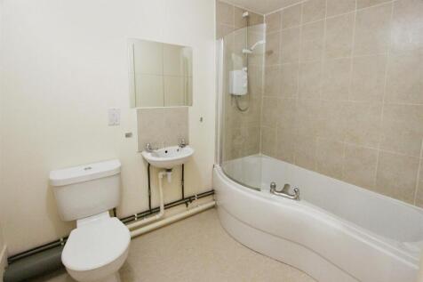 edeab626-Bathroom.JPG