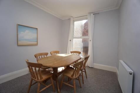 3. Dining room EVRD29.jpg