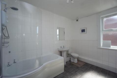 5. Bathroom EVRD29.jpg