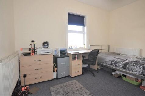 47-broomgrove-rd-bedroom-2.990x0.jpg