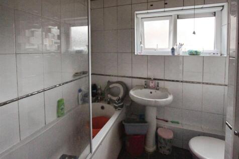 45750918-Bathroom.JPG