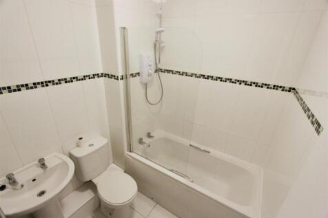 99b7a296-Bathroom.JPG