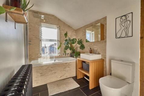 Rear Family Bathroom