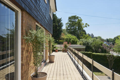 170067 - Hawthorne Road_EXT_115_HDR.jpg