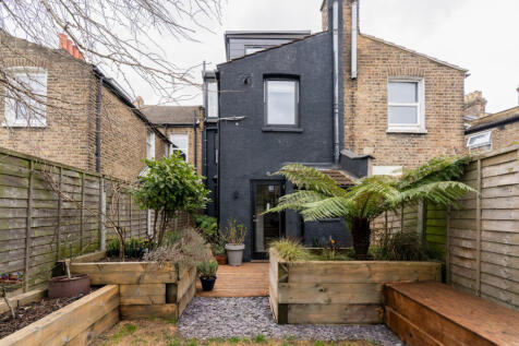 271480 - 38TrehurstStreet_Edits_HighRes-46.jpg