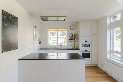 272748 - 75 Hall Drive-36.jpg
