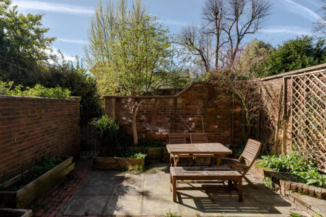 272743 - 75 Hall Drive-31.jpg