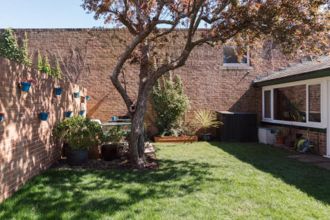 276230 - BISHOPSFIELD-HARLOW-032.jpg
