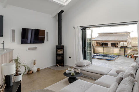 266231 - TMH_MILE END ROAD-110.jpg