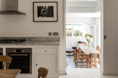 110147 - Woolnough Road_The Modern House (10).jpg