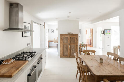 110088 - Woolnough Road_The Modern House (15).jpg
