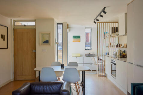 293769 - THE MODERN HOUSE_GIBBON ROAD_01.JPG
