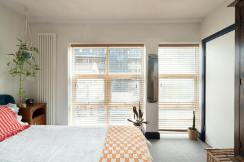 295119 - CENTURY-YARD-030.jpg