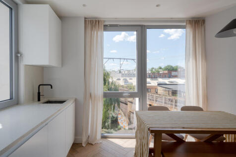 296569 - Maple Path, London E5 - high res-00443...