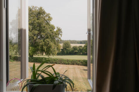 304854 - The Long Barn, Isle of Wight Lane, Ken...