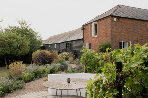 304846 - The Long Barn, Isle of Wight Lane, Ken...