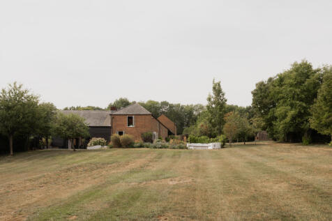 304796 - The Long Barn, Isle of Wight Lane, Ken...