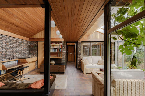 301035 - 1 Church Lane 22.jpg