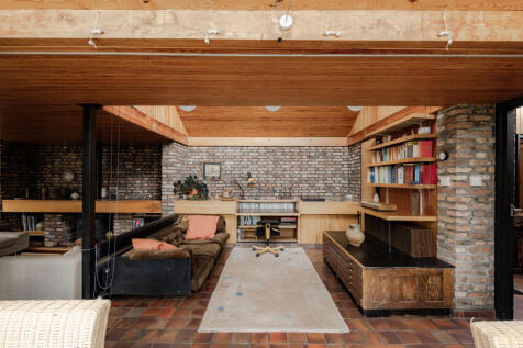 301033 - 1 Church Lane 20.jpg