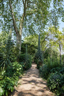 165400 - DGLA1033EcclestonSq.jpg