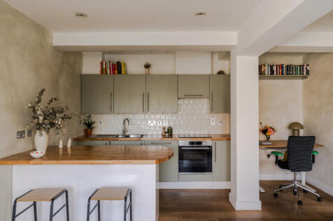 312384 - Flat 2, 110-114 Grafton Road-21.jpeg