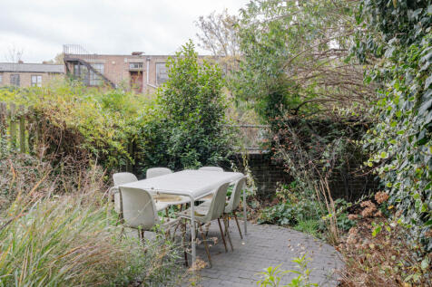 318638 - Vicar&#39;s Close, London E9 - high res-07...