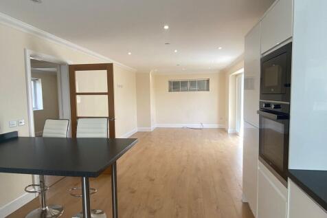 Kitchen / Lounge 