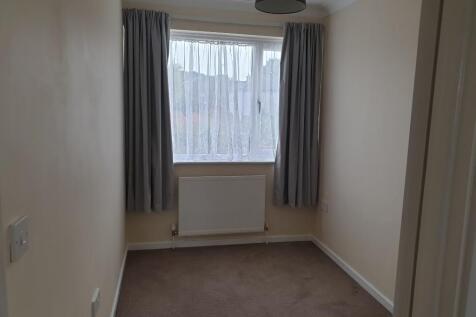 Front small bedroom