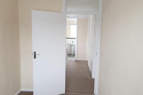 Front small bedroom