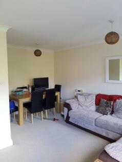 Lounge/Dining Area