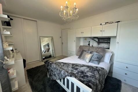 front bedroom 2