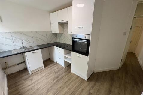Kitchen 2.jpeg