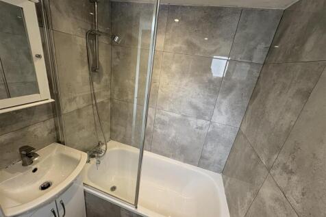 Bathroom 1.jpeg
