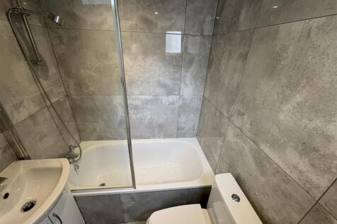 Bathroom 2.jpeg