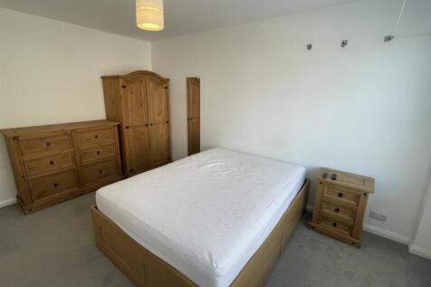 Bedroom 1.jpg