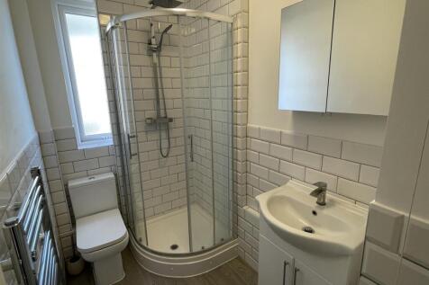 Shower room 1.jpg