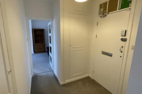 Hallway 1.jpg