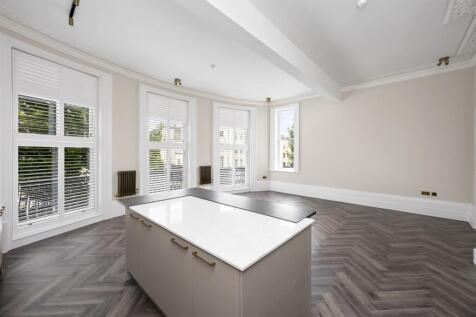 Open Plan Lounge Kitchen