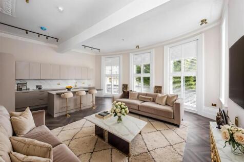 Lansdowne-Place-59-Flat-1-001 - Living Room - Luxu
