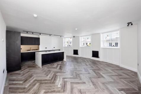 Open Plan Kitchen and Lounge