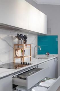 Kitchen 2.jpeg