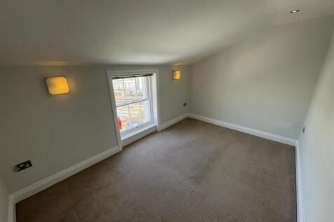 Bedroom one 2.jpeg