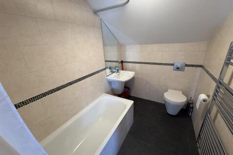 Bathroom 2.jpeg