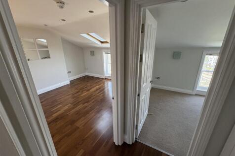 Hallway 2.jpeg