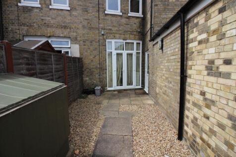 1b patio garden
