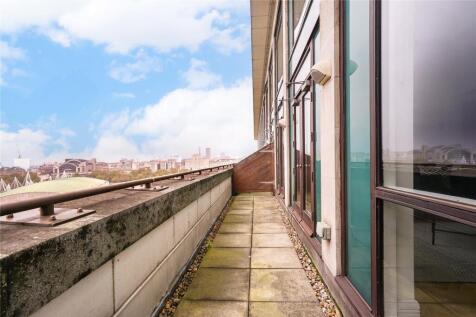 Whitehouse Apartment