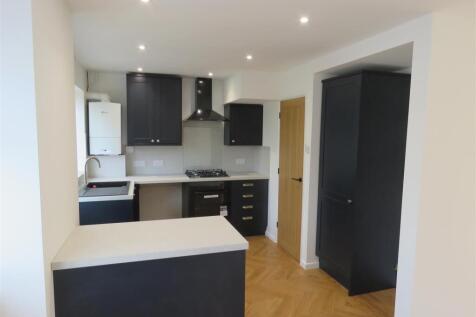 28 Willowdene Kitchen.JPG